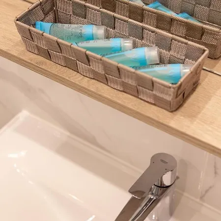 Anais Коринос